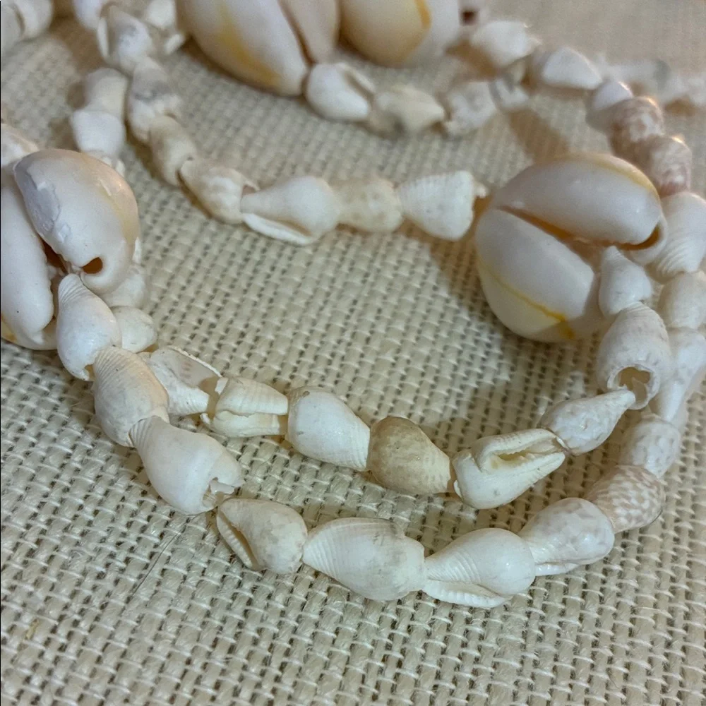 Elegant vintage Shell Necklace